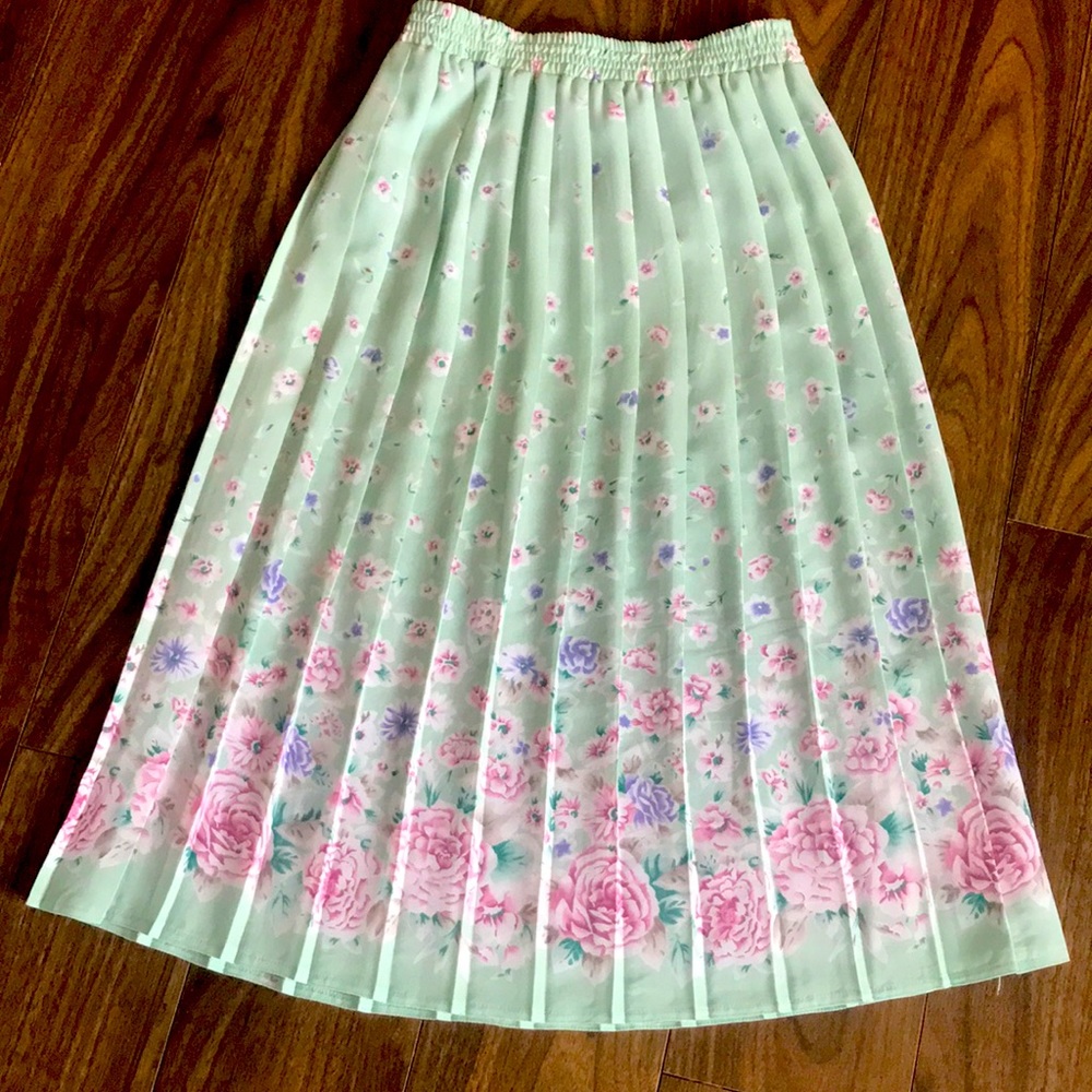 Vintage cottagecore floral midi skirt